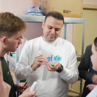 Студенты-медики создают лабораторные инструменты с помощью 3D-печати из переработанного пластика.
