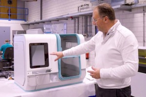 AFYS3G использует широкоформатную 3D-печать для производства лабораторного оборудования.