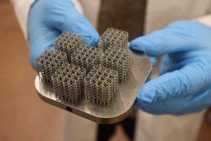 IMDEA та UPM вдосконалюють 3D-друковані метаматеріали з нітинолу